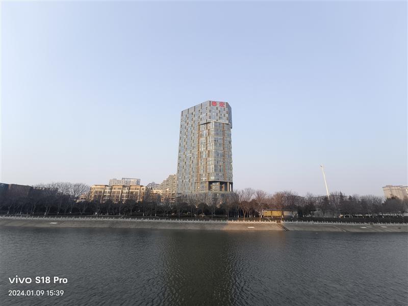 打破人像手机性能边界！vivo S18 Pro评测：不仅拍人好 玩游戏更出色