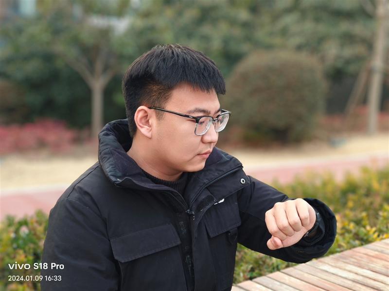 打破人像手机性能边界！vivo S18 Pro评测：不仅拍人好 玩游戏更出色