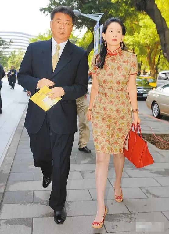 为坐稳“豪门阔太”她拼了，生吞蛤蟆求子，结果还遭背叛
