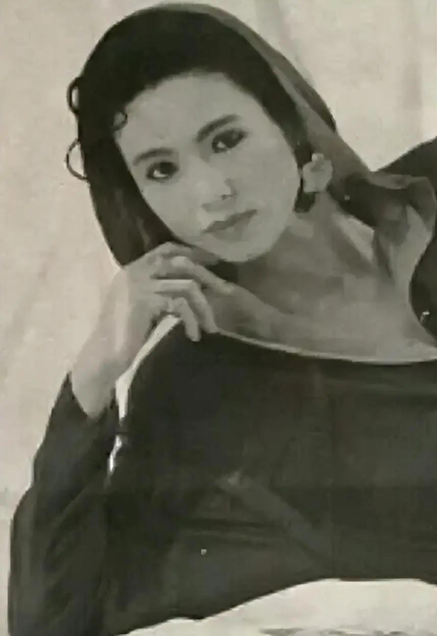 为坐稳“豪门阔太”她拼了，生吞蛤蟆求子，结果还遭背叛