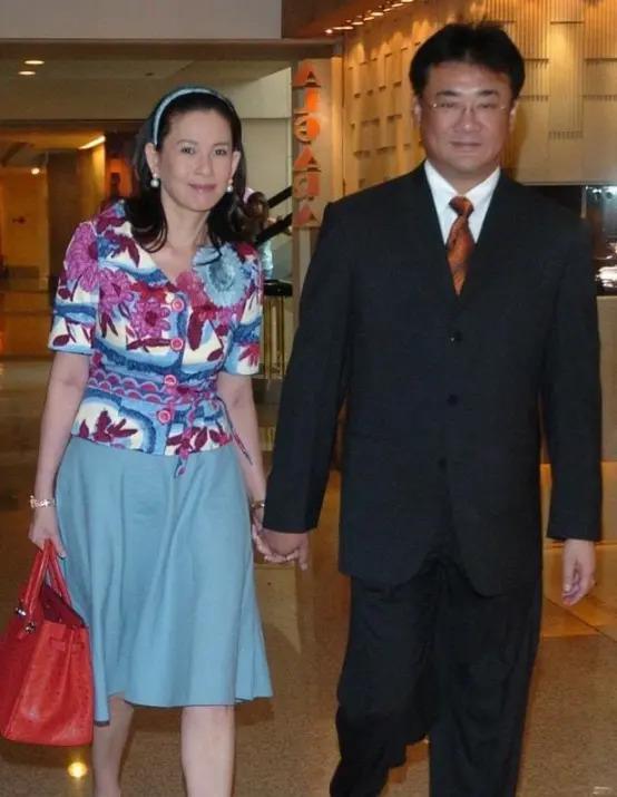 为坐稳“豪门阔太”她拼了，生吞蛤蟆求子，结果还遭背叛