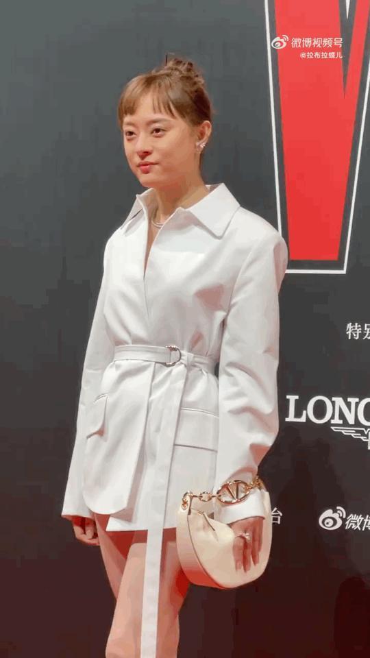 她现在的脸，好疲惫啊……