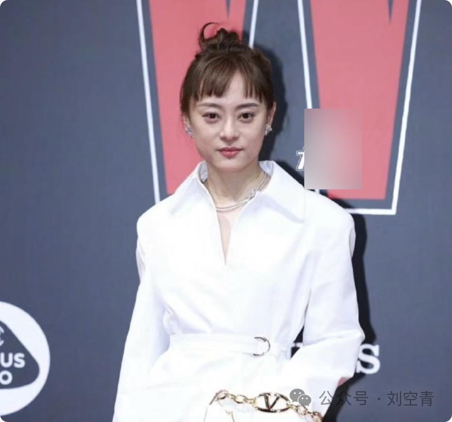 她现在的脸，好疲惫啊……