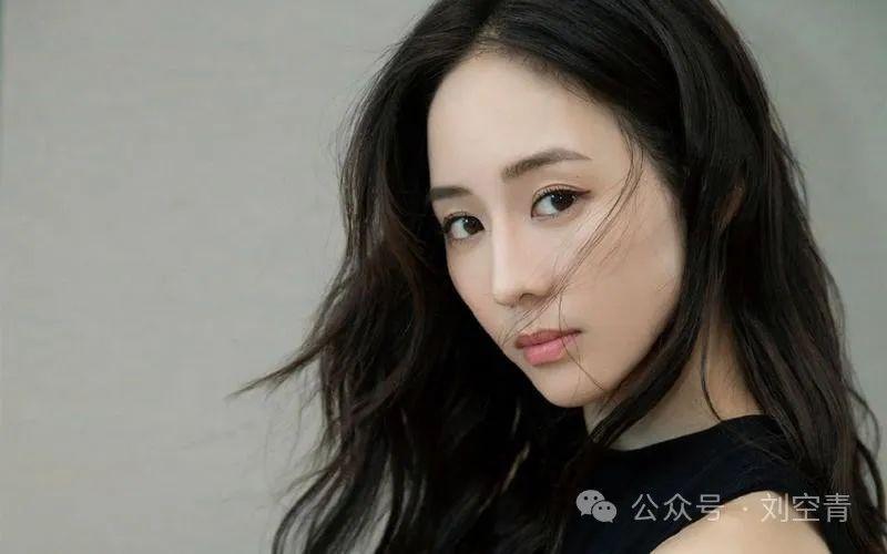 她现在的脸，好疲惫啊……