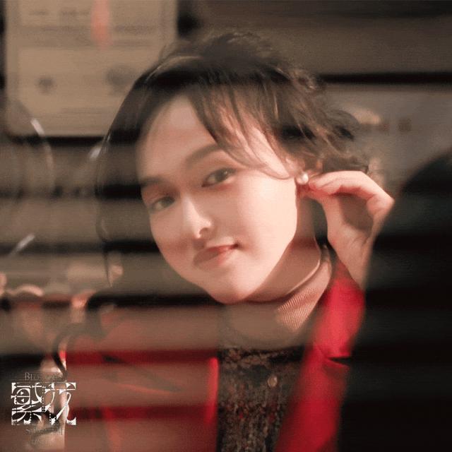 她现在的脸，好疲惫啊……