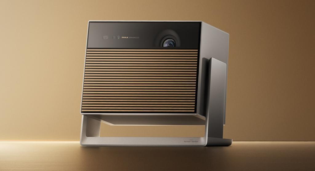 9999元起，极米推出智能投影 RS 10 Ultra系列：搭载护眼三色激光