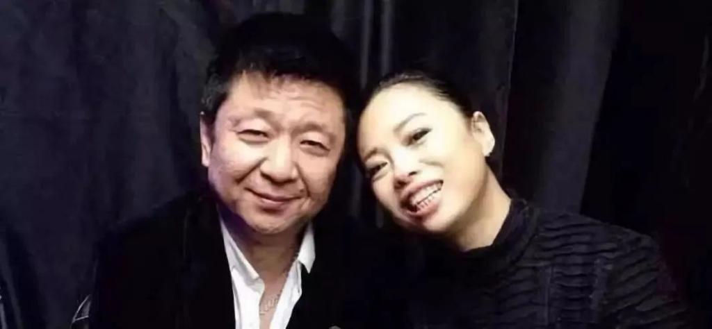 三段婚姻，遗憾没孩子，55岁她终究走出人生困境