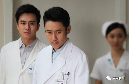 从棋逢对手到如今的男弱女强，这下网友更催他俩分手了…