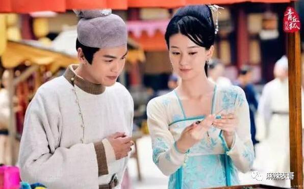 从棋逢对手到如今的男弱女强，这下网友更催他俩分手了…