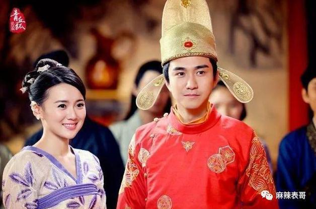 从棋逢对手到如今的男弱女强，这下网友更催他俩分手了…