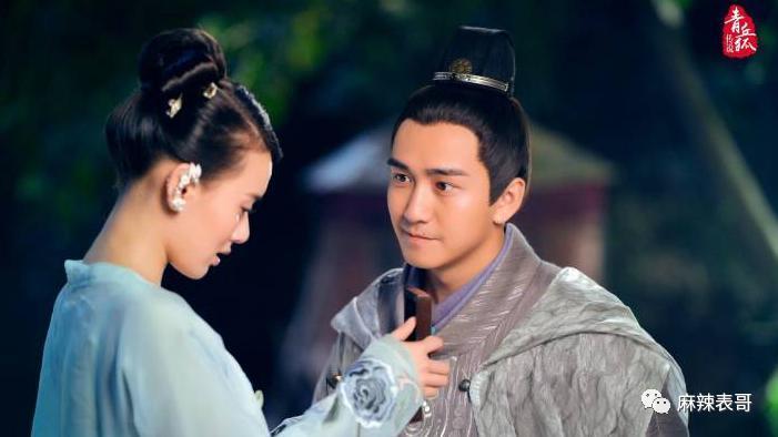 从棋逢对手到如今的男弱女强，这下网友更催他俩分手了…