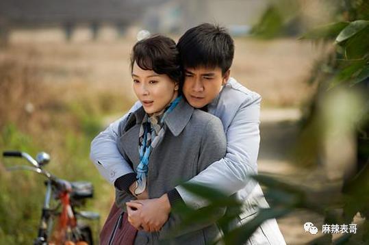 从棋逢对手到如今的男弱女强，这下网友更催他俩分手了…