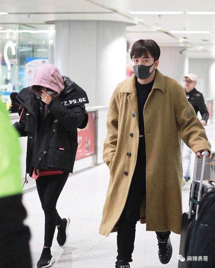 从棋逢对手到如今的男弱女强，这下网友更催他俩分手了…