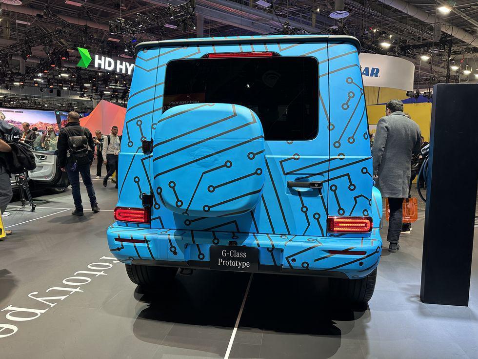 奔驰电动 G 级亮相 CES 2024，大秀坦克掉头功能