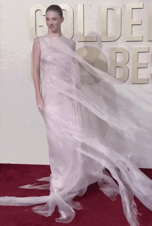 美神降临红毯，艳压所有女星，谁能想到几年前她是个男生……