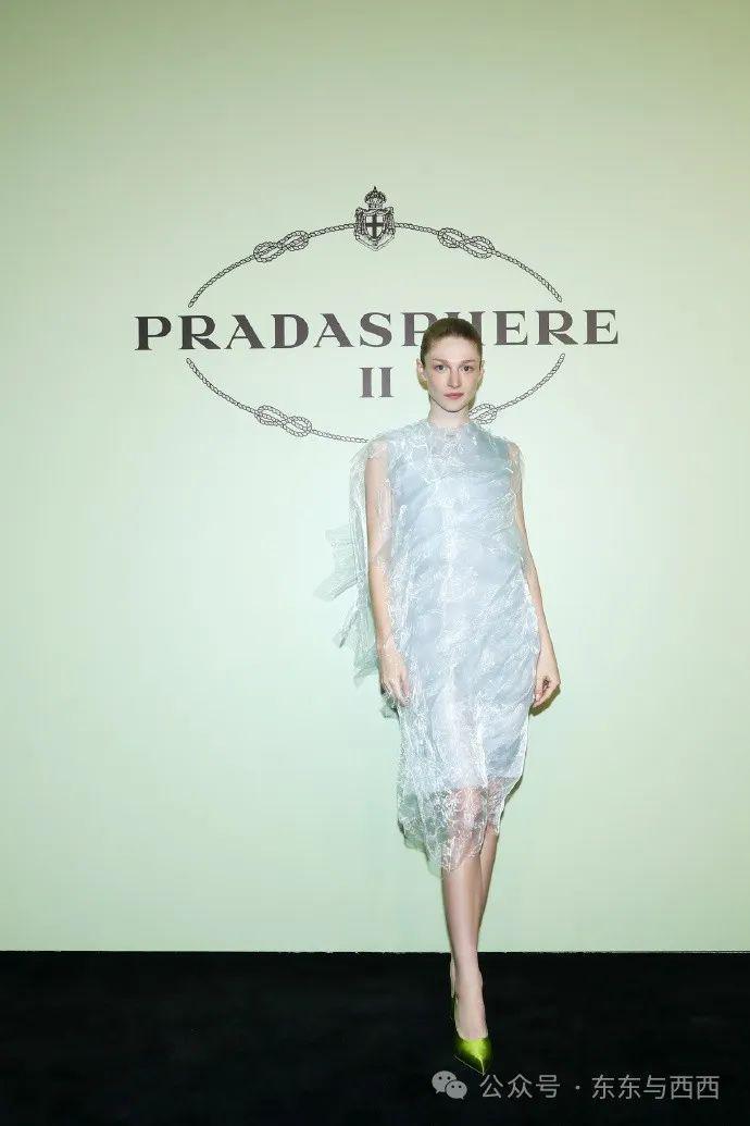 美神降临红毯，艳压所有女星，谁能想到几年前她是个男生……