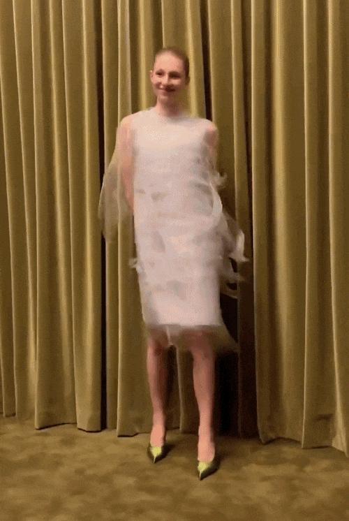 美神降临红毯，艳压所有女星，谁能想到几年前她是个男生……