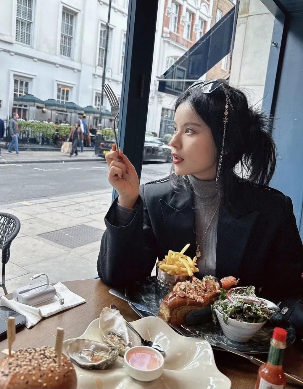 内娱第一beta恋爱了？？网友：他的人夫感太强了