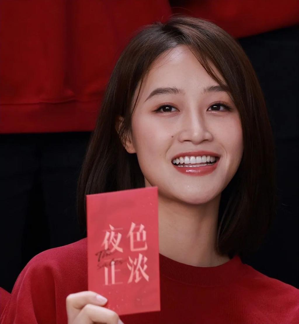 当蓝盈莹跟江疏影在一起，我才彻底明白，美人在骨不在皮