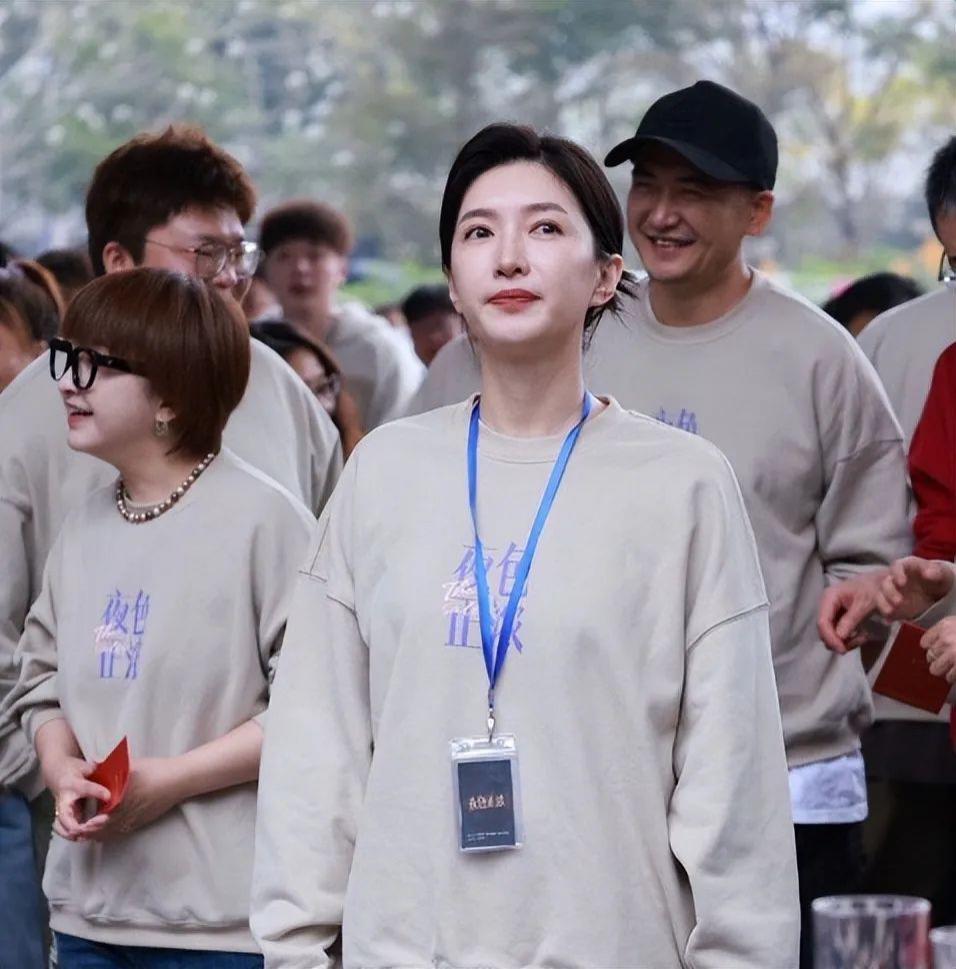 当蓝盈莹跟江疏影在一起，我才彻底明白，美人在骨不在皮