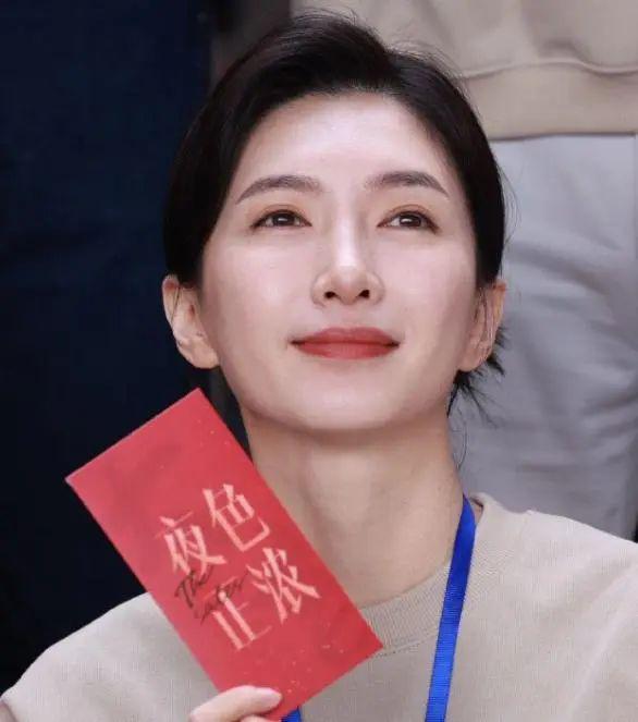 当蓝盈莹跟江疏影在一起，我才彻底明白，美人在骨不在皮