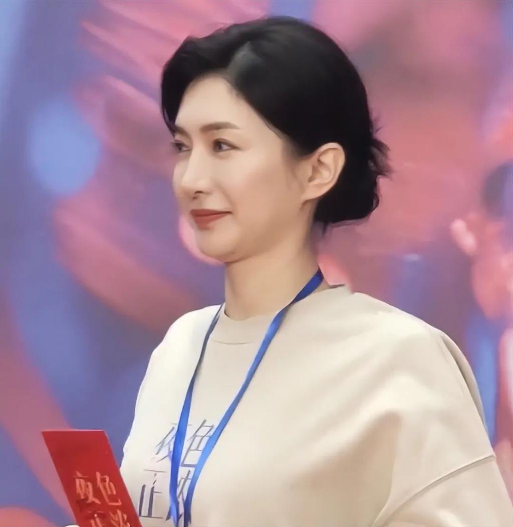 当蓝盈莹跟江疏影在一起，我才彻底明白，美人在骨不在皮