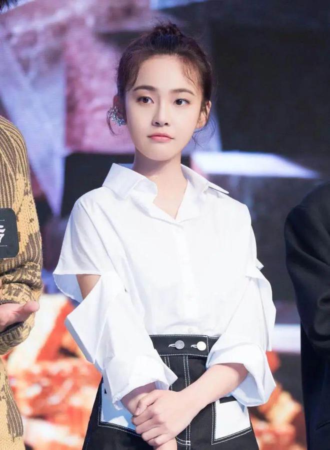 20岁演妇女，34岁却演少女，两年拍18部，苦尽甘来