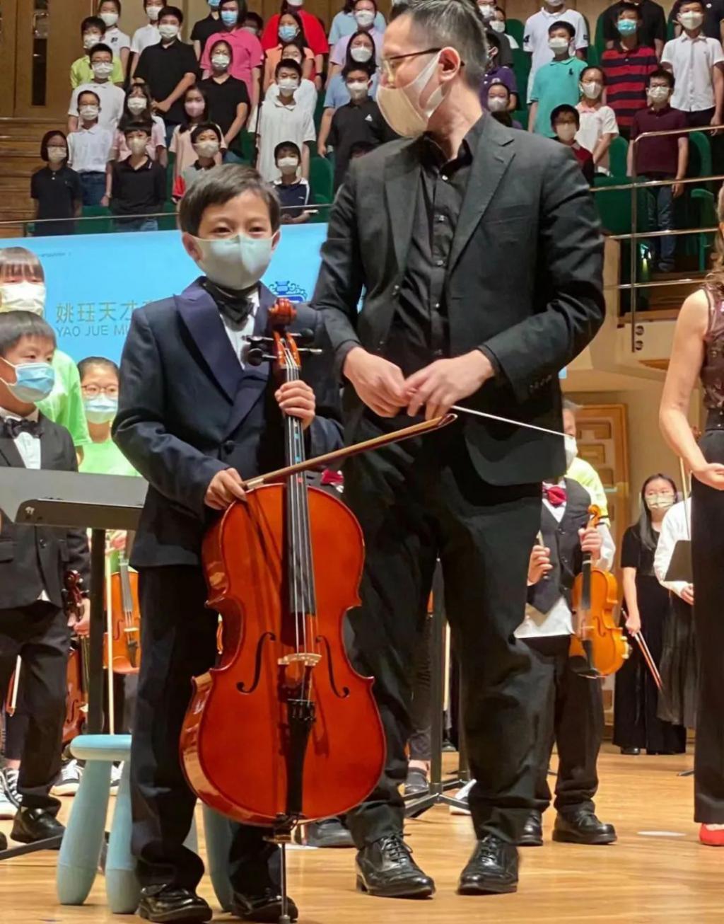 还记得霍启刚的儿子吗？隔代遗传了霍英东的长相？
