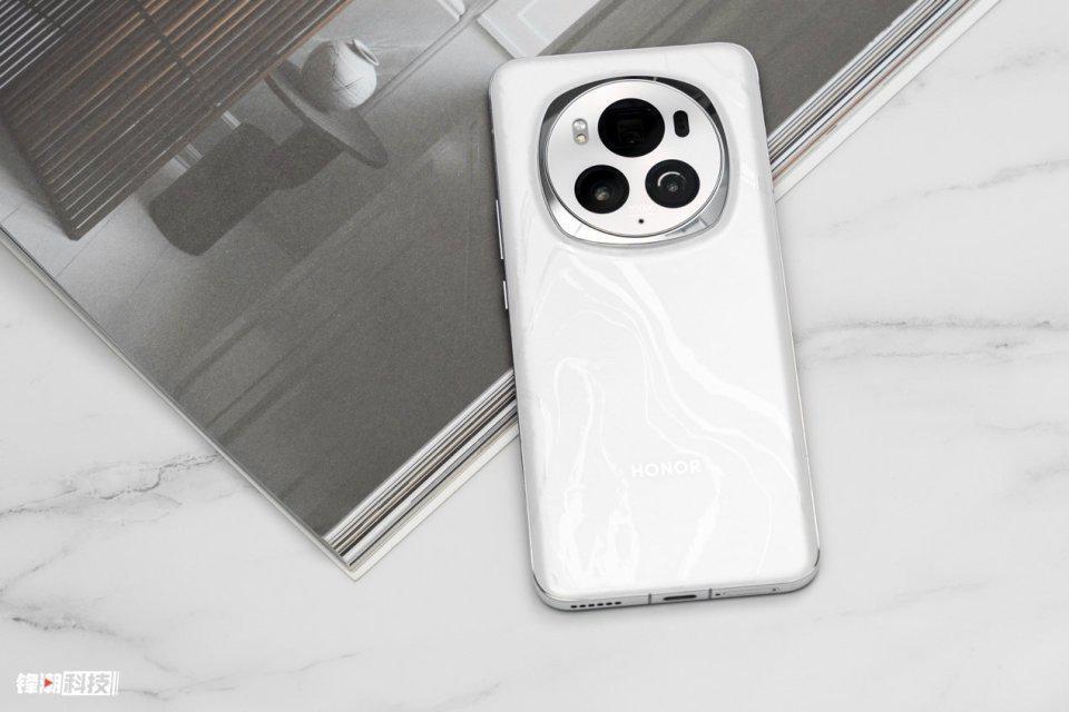 引领行业的又一旗舰产品，荣耀 Magic6 Pro图赏