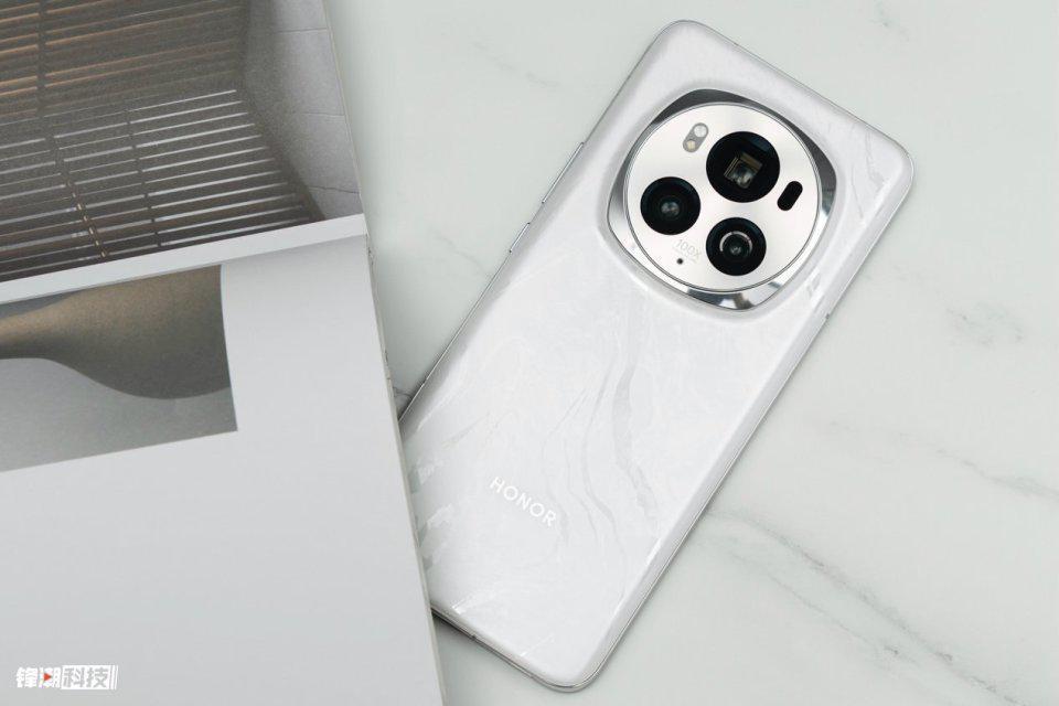 引领行业的又一旗舰产品，荣耀 Magic6 Pro图赏