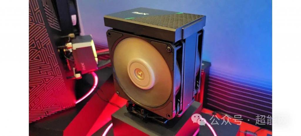 CES 2024：威刚展出一款集成水冷设计的塔式CPU散热器，解热功耗达280W