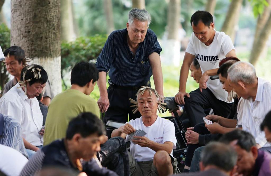 高铁一等座，为什么总有人打掼蛋？