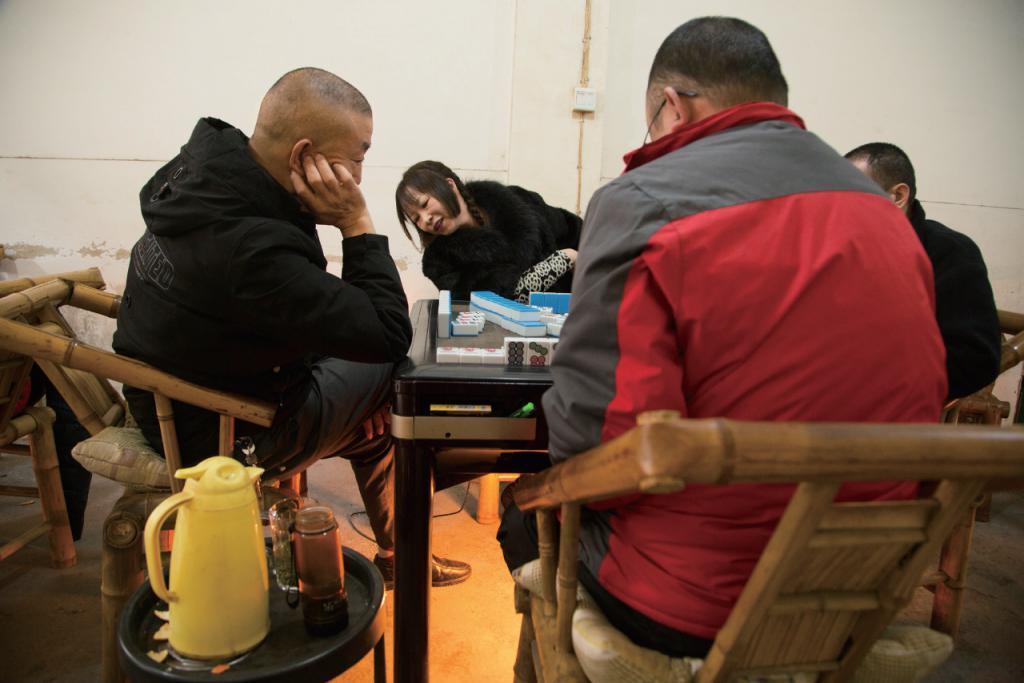 高铁一等座，为什么总有人打掼蛋？