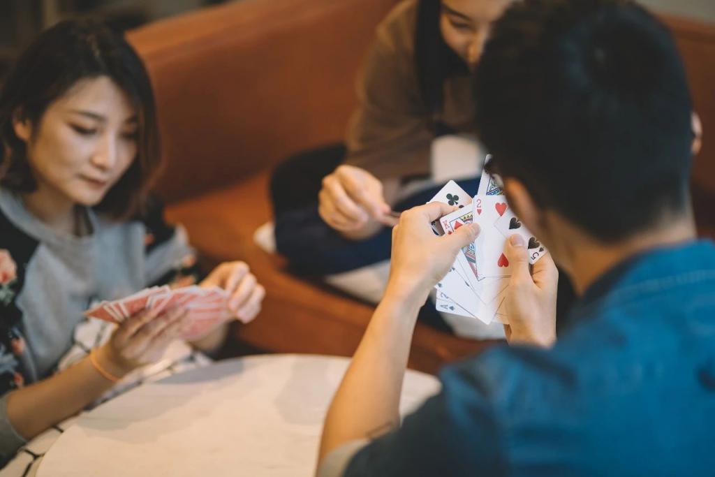 高铁一等座，为什么总有人打掼蛋？