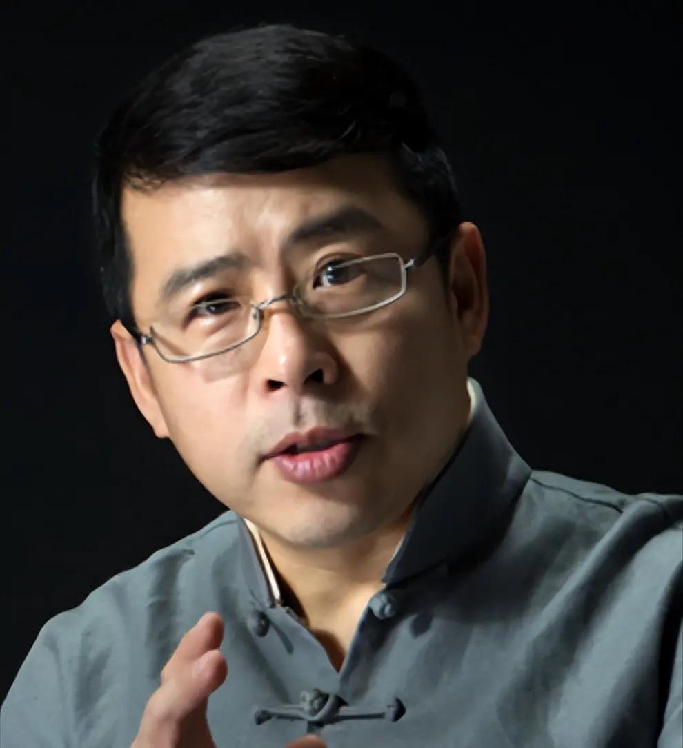 被央视开除，要求中国人向世界道歉，他到底发生了什么？