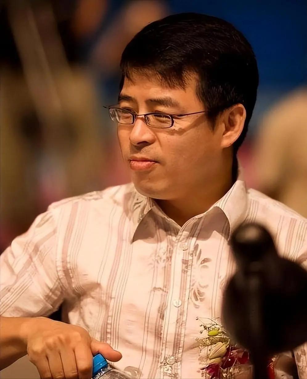 被央视开除，要求中国人向世界道歉，他到底发生了什么？