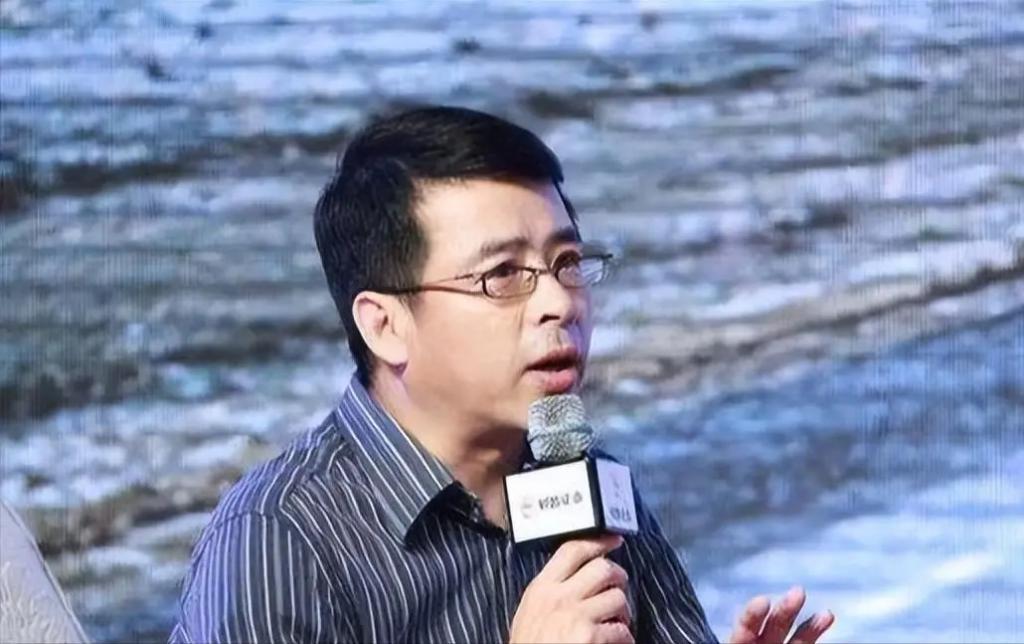 被央视开除，要求中国人向世界道歉，他到底发生了什么？