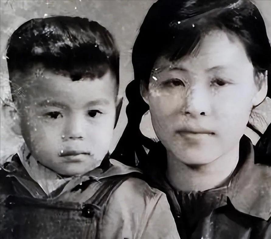 被央视开除，要求中国人向世界道歉，他到底发生了什么？