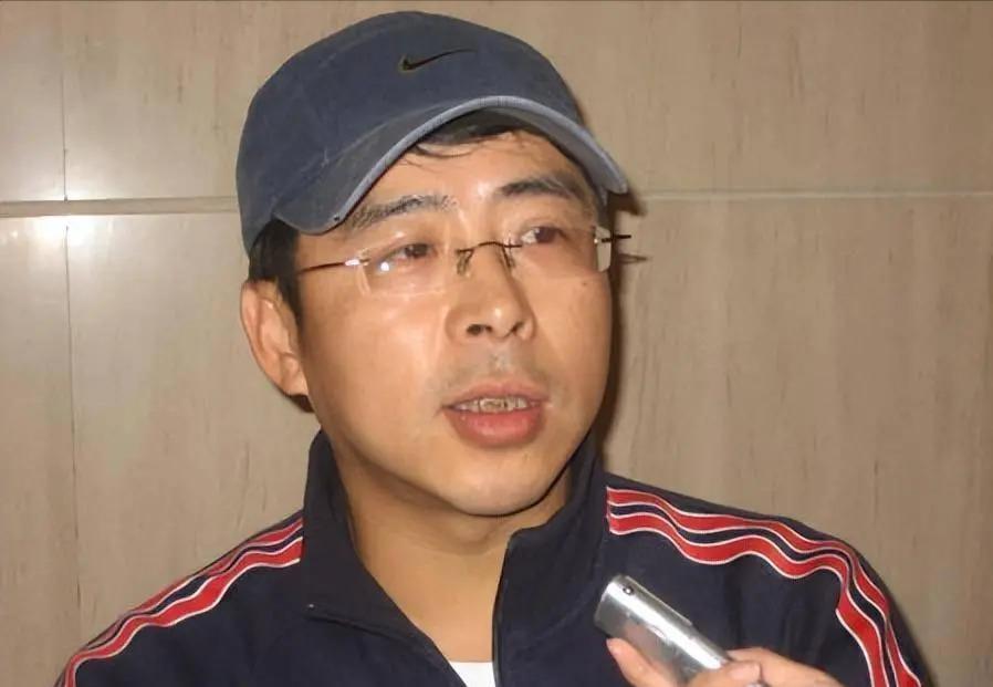 被央视开除，要求中国人向世界道歉，他到底发生了什么？