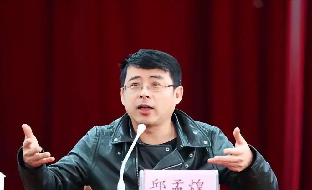 被央视开除，要求中国人向世界道歉，他到底发生了什么？