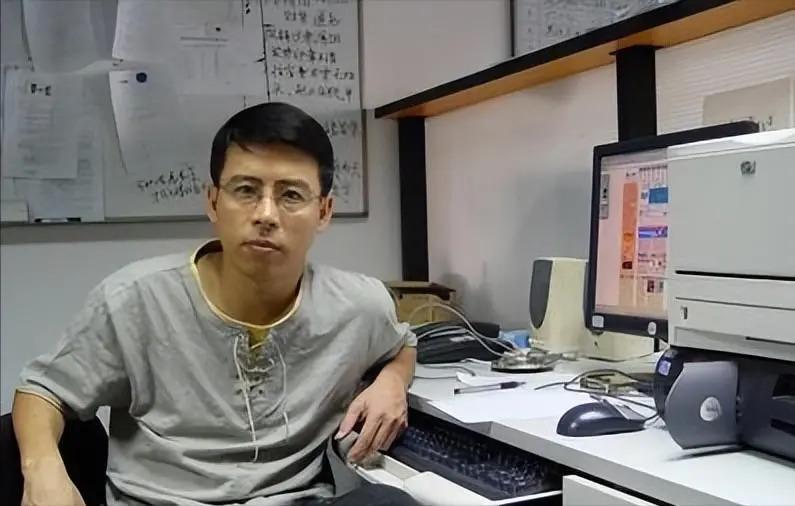 被央视开除，要求中国人向世界道歉，他到底发生了什么？