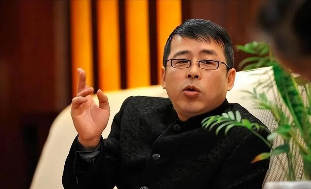 被央视开除，要求中国人向世界道歉，他到底发生了什么？