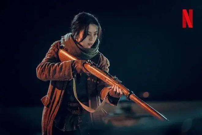 韩素希鼻子弧度变形被吐槽，否认整容遭打脸