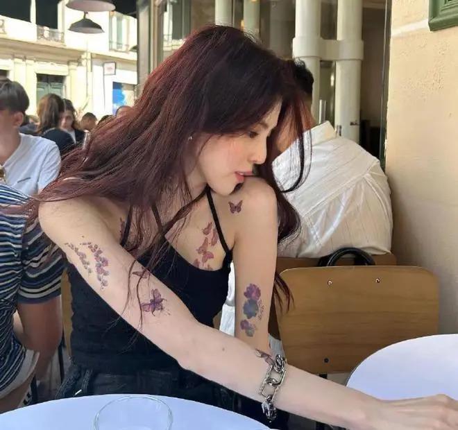 韩素希鼻子弧度变形被吐槽，否认整容遭打脸