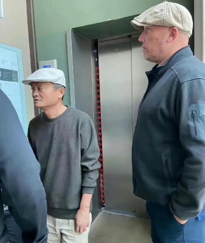 马云巴黎被偶遇，换新发型、新造型，疑和LV总裁谈合作！