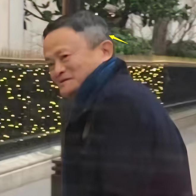 马云巴黎被偶遇，换新发型、新造型，疑和LV总裁谈合作！