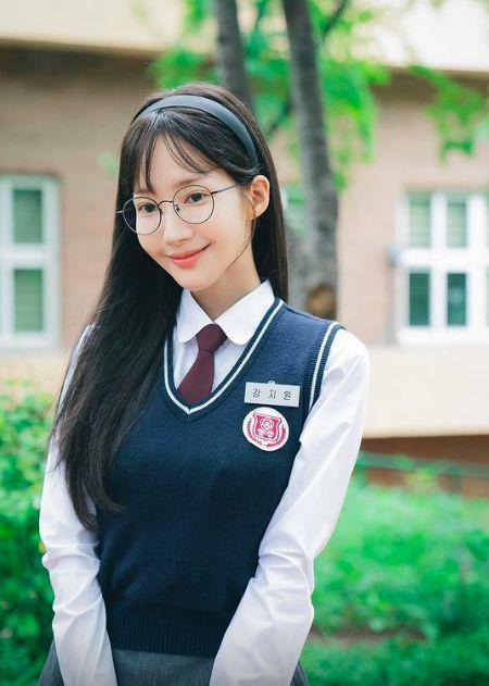 37岁朴敏英穿高中制服！卖萌有违和感，瘦脱相但仍很美