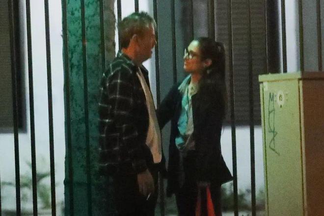 马修·派瑞被曝出轨！把咖啡桌砸向未婚妻，把女友人撞墙