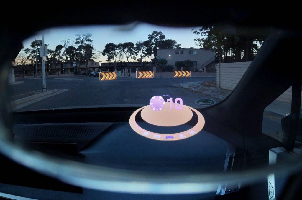 CES 2024：车企「画饼」失败，一个存在了数十年的老物件，成为全场最大亮点