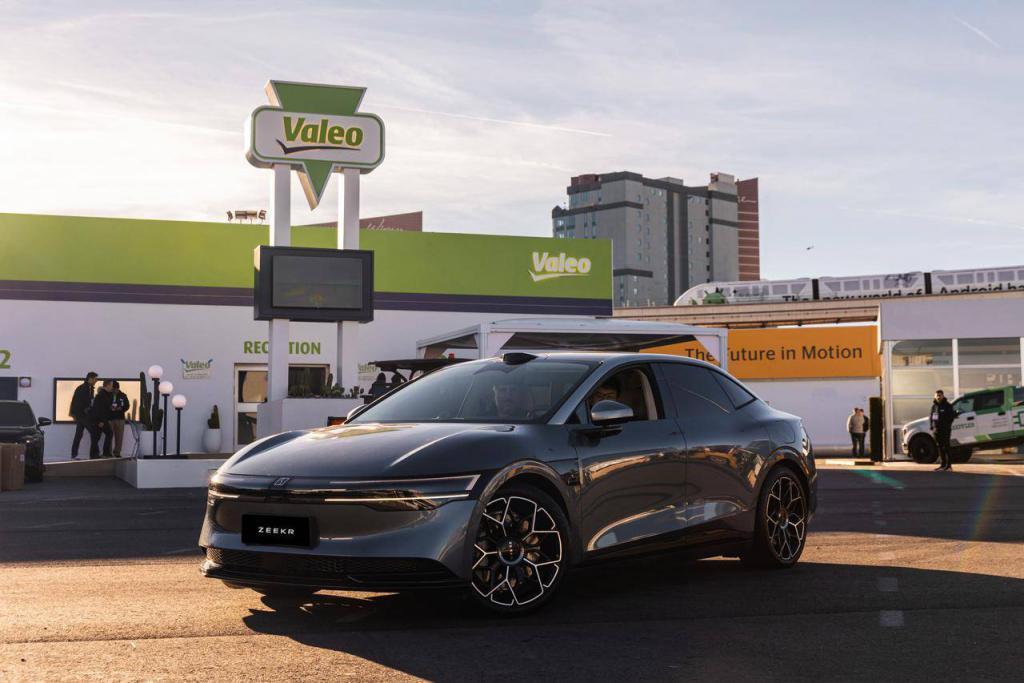 CES 2024：车企「画饼」失败，一个存在了数十年的老物件，成为全场最大亮点